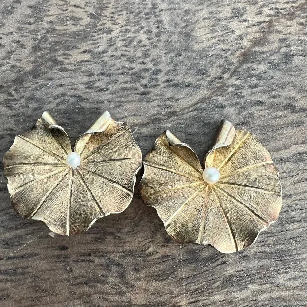 Signed Napier Vintage Vermeil Lilly Pad Gold Tone Pearl Leaf Clip On Earrings